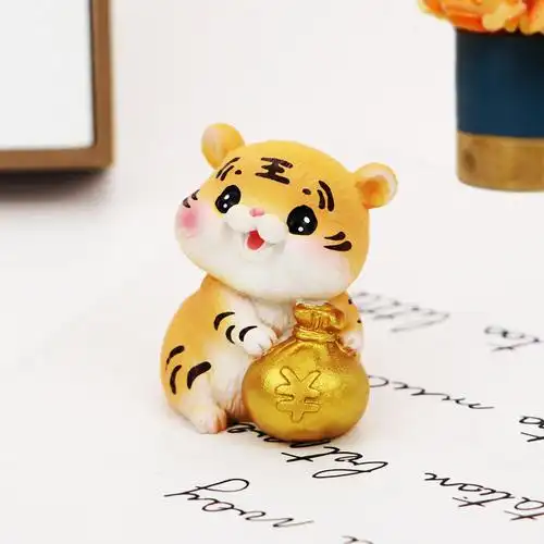招财福袋老虎摇头摆件汽车车载车内饰客厅桌面蛋糕装饰品新年礼物