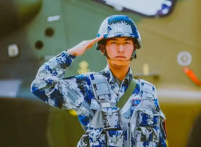 《真正男子汉》退伍班长王威开微博,喊话:请多多关照