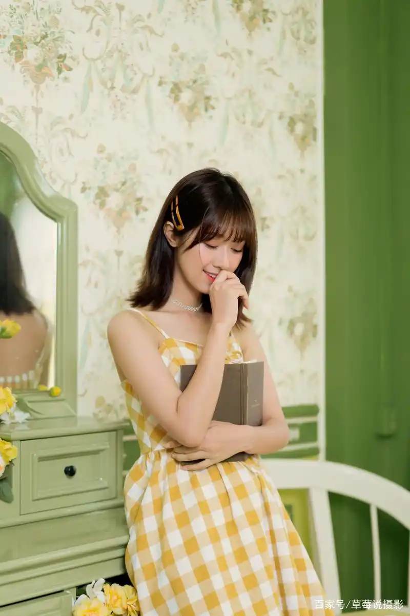 学会这10个室内拍照姿势,简约不做作,秒杀你的朋友圈