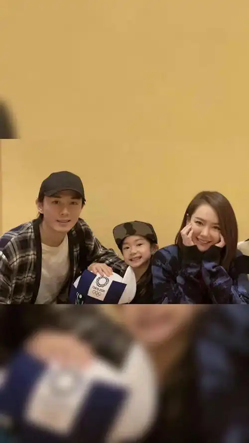 戚薇李承铉戚薇李承铉官宣二胎 恭喜,已经狠狠期待住一家四口的日常了