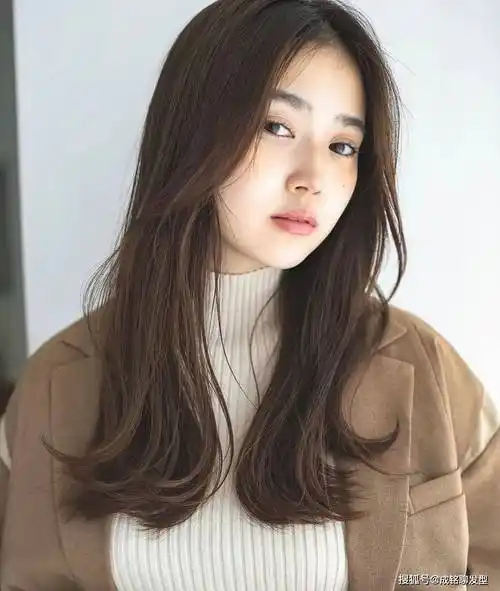 那些留长发好看的女人,都很喜欢这几款发型,优雅洋气又显年轻_卷发