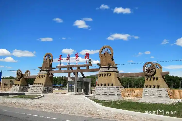 gor">五花草甸位于 a target="_blank" href="/item/沽源县/10680572"