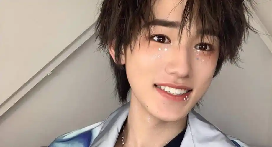 宋亚轩盯着关晓彤的腿看,眼神出卖了他,网友:色鬼_节目_王牌_眼睛