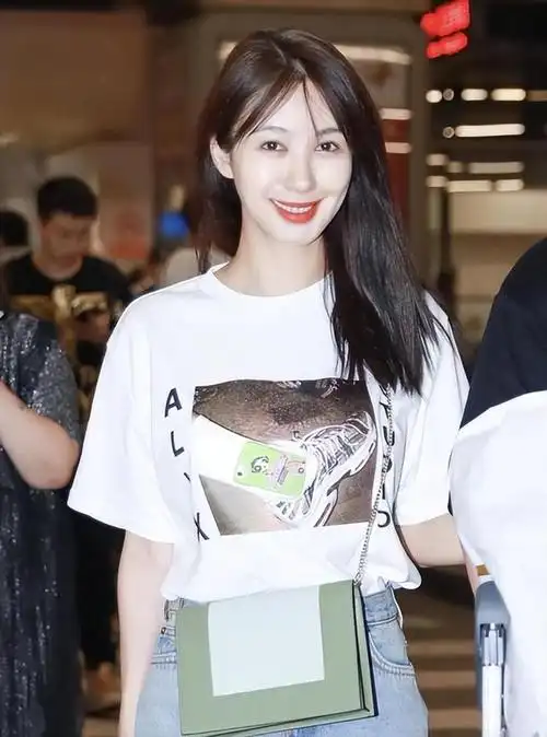 还没翻红先翻车李菲儿成万人嫌早年旧照被扒与现在判若两人