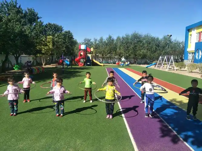 库伦旗先进苏木中心幼儿园蒙大班户外体育活动《花样呼啦圈》 - 美篇