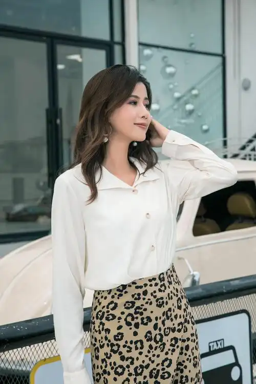 广州上衣服装快时尚女装外景拍摄