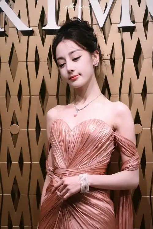 迪丽热巴说每次工作中做到最好##迪丽热巴##夏天##明星##今日美貌