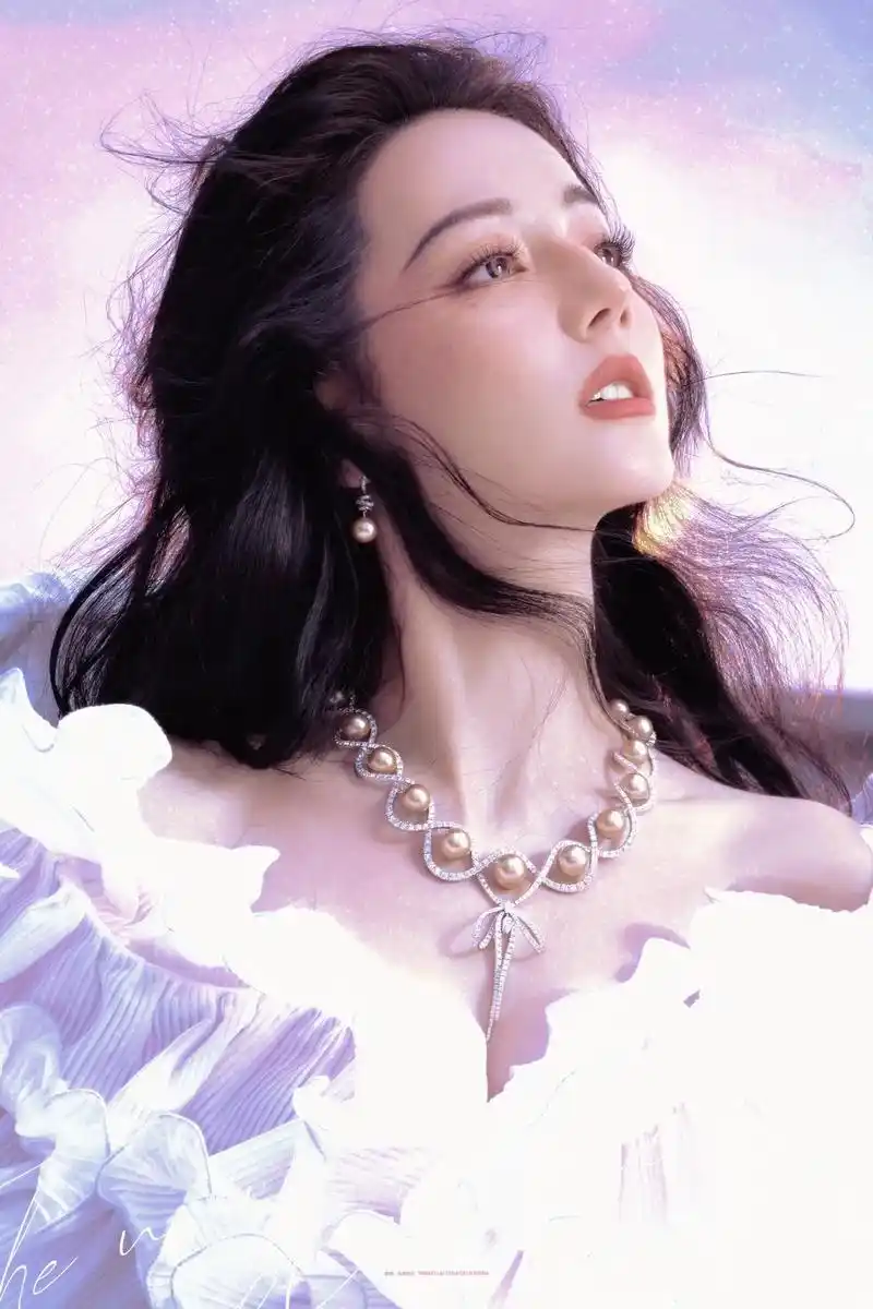 迪丽热巴  四张封面也是目前 fi - 抖音