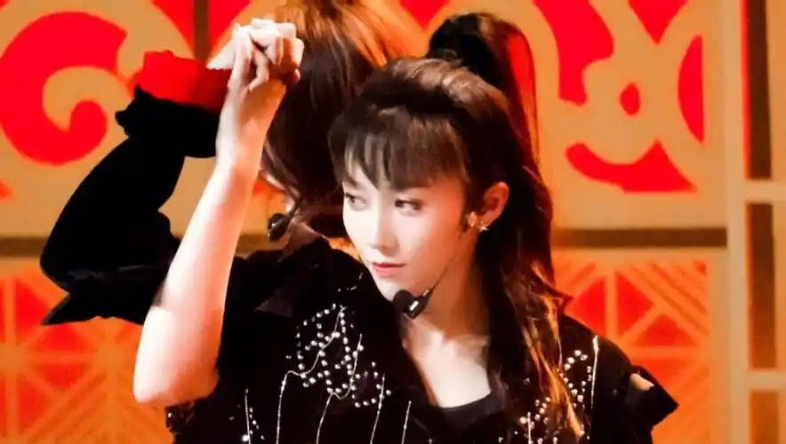 刘雨昕长发大家真的觉得这个发型美吗01