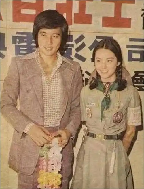 痴恋20载成空,前妻演唱出洋相,难怪青霞不嫁他