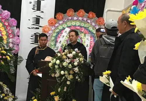 "吉祥三宝"布仁巴雅尔追悼会在海拉尔举行 妻女养子失声痛哭