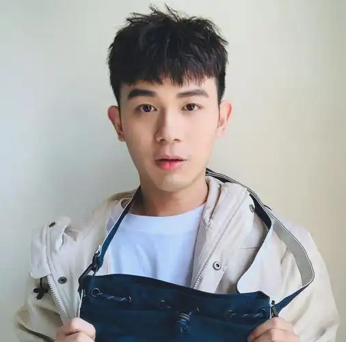 look5:碎盖头发型