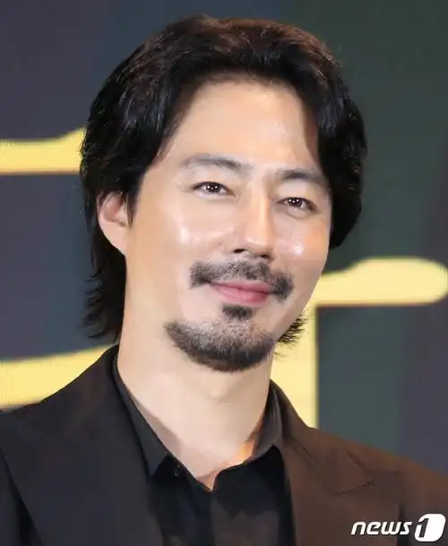 留胡子的赵寅成##赵寅成近照状态