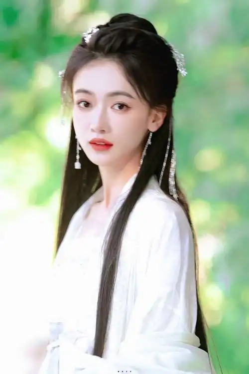 吴谨言古装太适合了0678