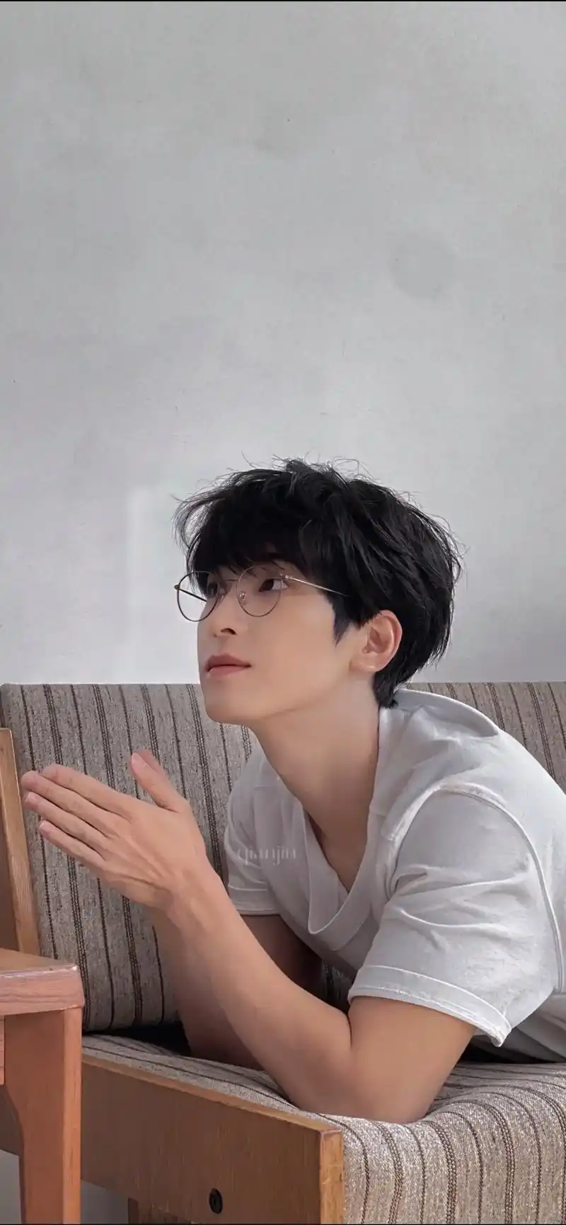 全圆佑戴眼镜 #seventeen 图片可下载版～～ - 抖音