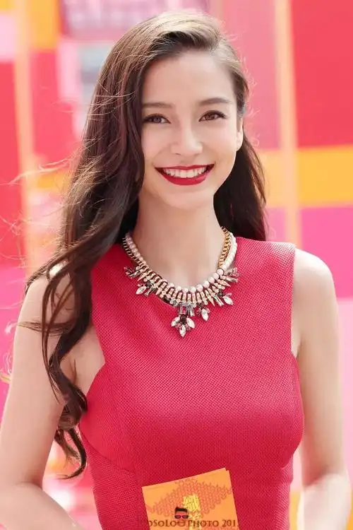 为黄晓明对怒李菲儿整容抠图争议杨颖爆红辛酸多