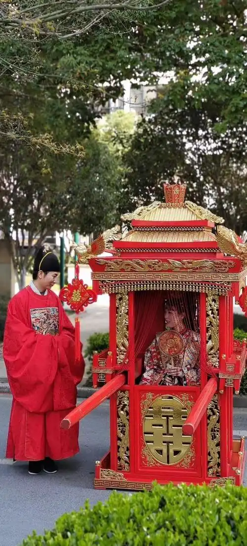 骑白马,抬花轿,杭州萧山一对新人中式婚礼出圈