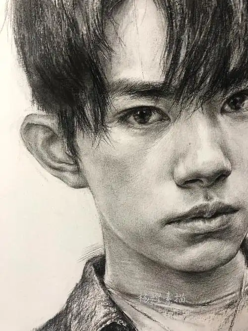 易烊千玺素描头像局部完整稿