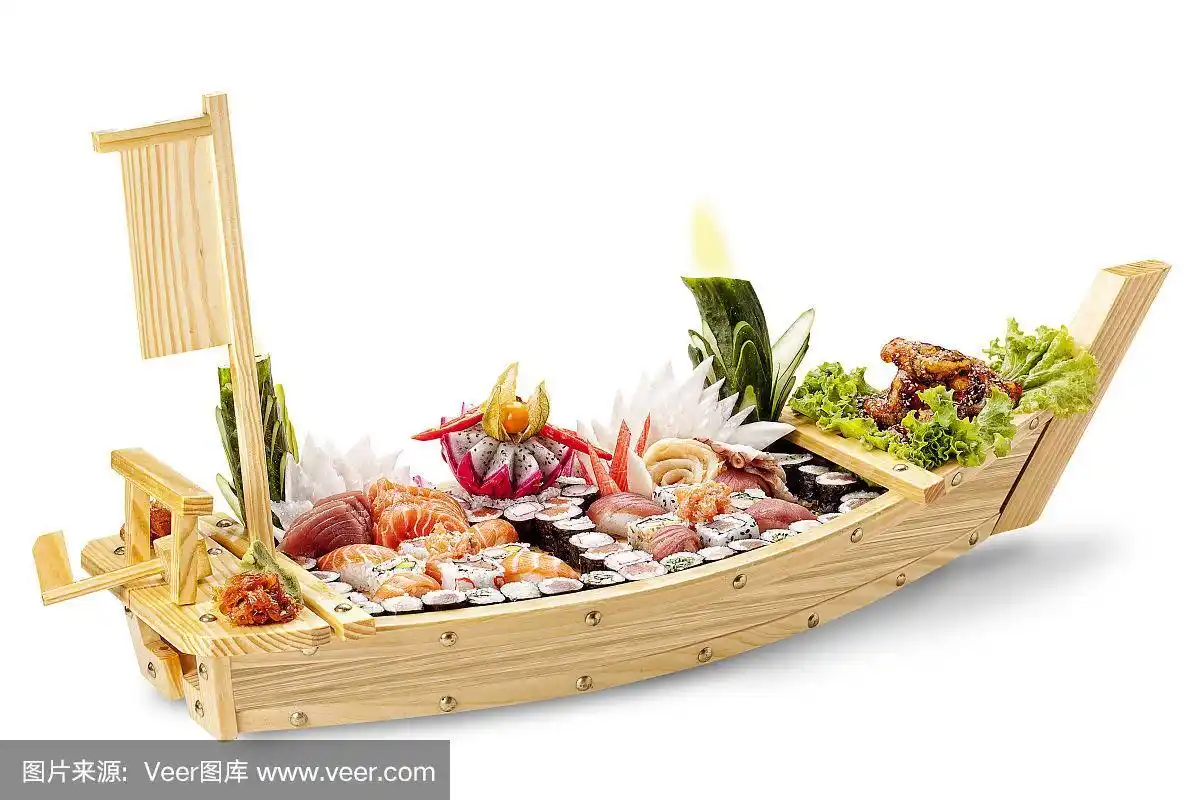 白底木船上的寿司和生鱼片
