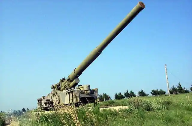 世界上最大的大炮,一发炮弹重7吨,需要4000人操作,有多牛?