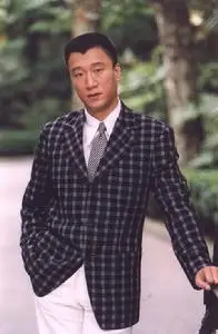 提起童年,孙红雷习惯用"辛酸"来形容,那是一段至今都会深深触动他的