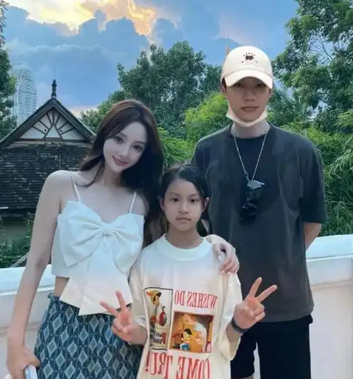 2019年,李小璐和pgone的"做头发事件"闹得沸沸扬扬,李小璐和贾乃亮也