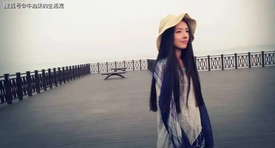 40岁郭碧婷直播关闭美颜,真实颜值暴露无遗,向佐捡到宝了