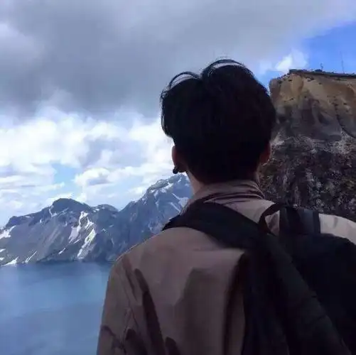 一个人孤单背影唯美头像