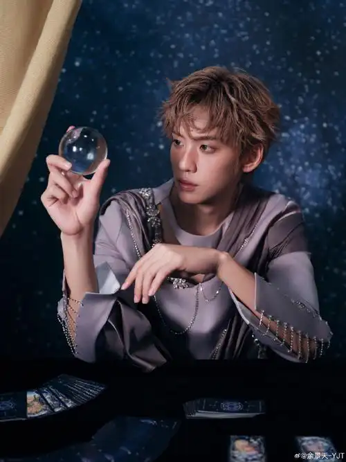 余景天今晚音乐节造型出图