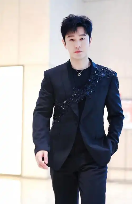 黄晓明叶珂官宣恋情angelababy深夜感慨怀念却无法回头