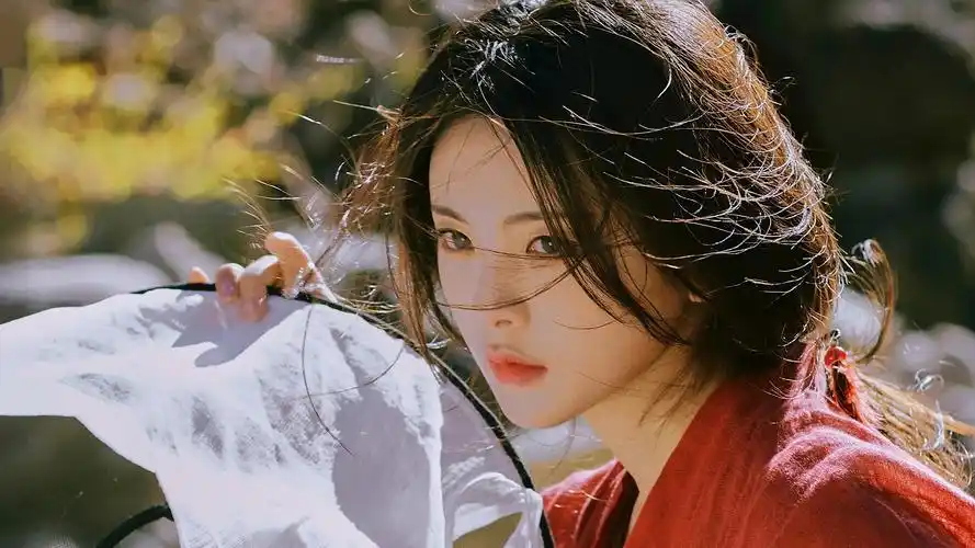 杨超越红衣雪山旅拍 电脑桌面图 - 知乎