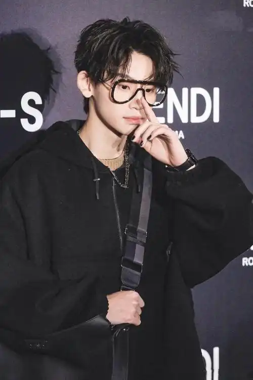 小鬼王琳凯《我们的歌》燃爆舞台,真正的虽败犹荣