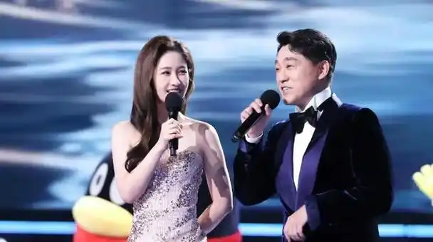 何冰结婚几十年从没有过绯闻如今来看妻子李海洋才是大赢家