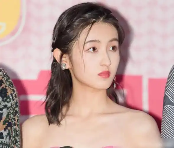 同样是99后,张子枫与李兰迪同框,这差距太过明显