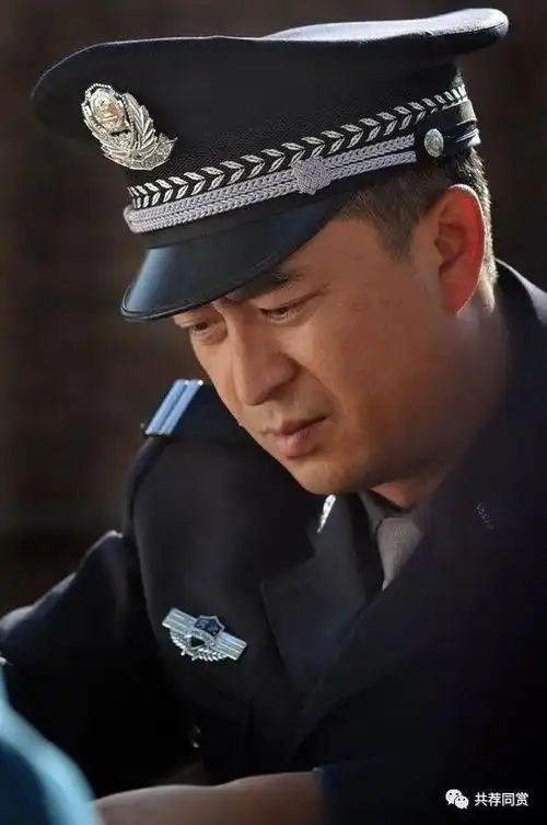 营盘镇警事|张嘉益塑造质朴警察形象