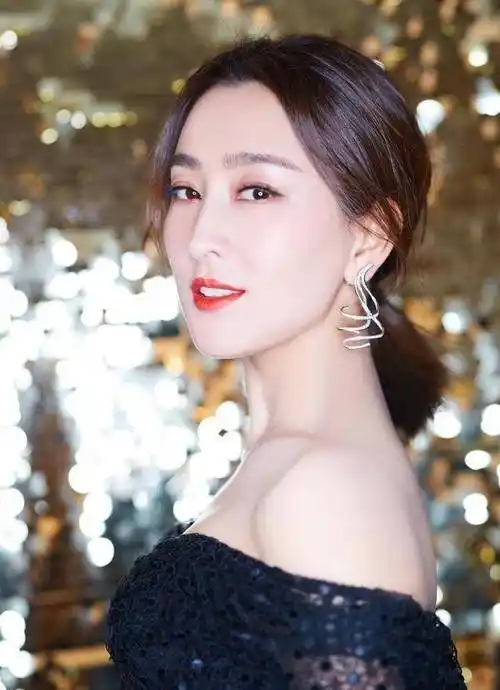 38岁的马苏长啥样了?很多网友:完全路人_化妆_活动_漂亮