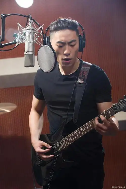 华语摇滚乐坛的希望之星-梁博