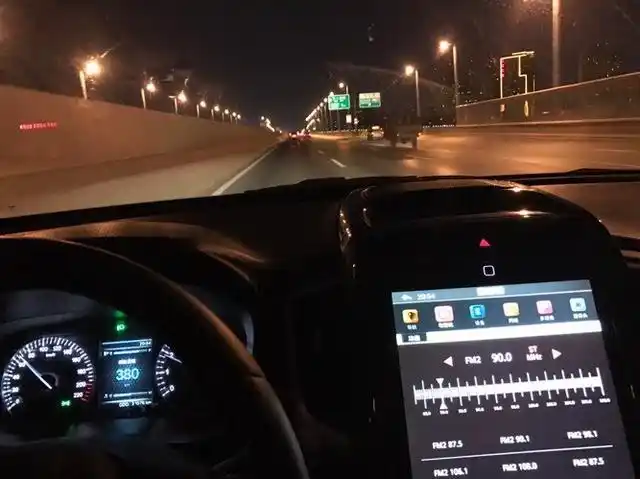 晚上在高速开车,这5个技巧要掌握,老司机:建议新手司机多学习