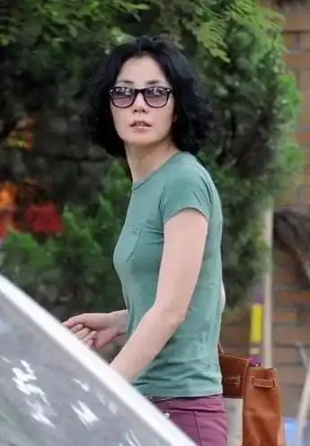 54岁王菲近照日曝光