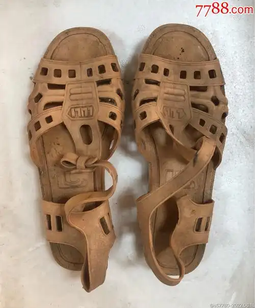 "商品>>>>￥219品99七八十年代男式皮凉鞋