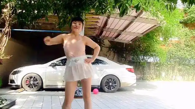 快乐小芳广场舞