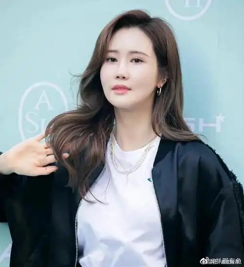 当年《我的女孩》里她多漂亮多有灵气啊,84年的李多海快40了,别再折腾