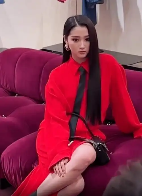 上海这场活动奚梦瑶瘦出"竹竿腿",杨洋撞脸炎亚纶,孙俪显年轻_关晓彤