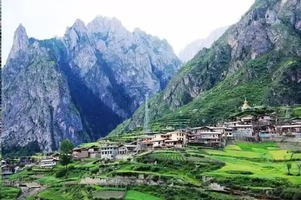 它是神奇的"香格里拉"秦岭最高峰:迭山措美峰,海拔4920米学术界,一般