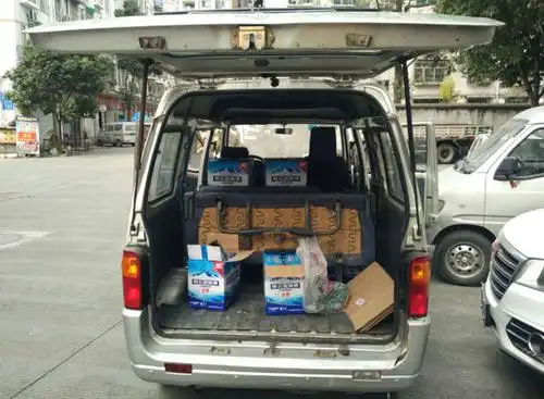 面包车惹争议!自己买车拉货被罚,车主反问交警:我这车能拉啥?