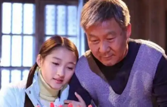 关晓彤-个人简历资料身高关晓彤鹿晗及电视剧-小薇女性时尚