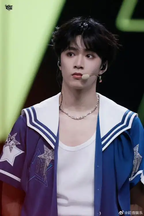 刘耀文真空露胸肌#刘耀文粉丝吃这么好?