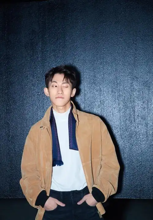 俞彬时尚复古帅气写真图片15