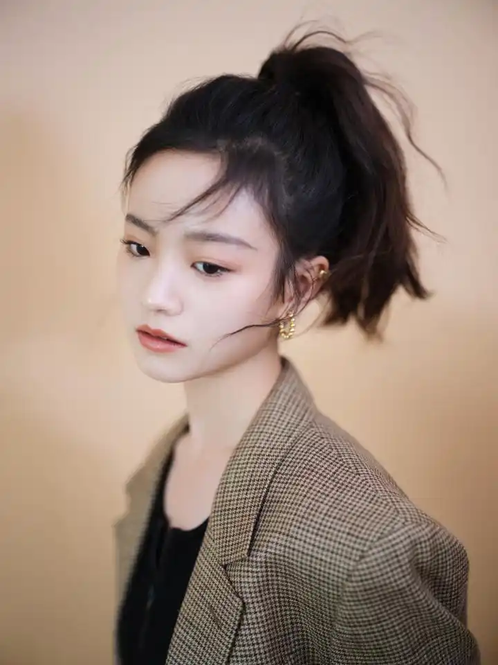 00后"小花"在《超越》中挑大梁  李庚希:干就完事了!