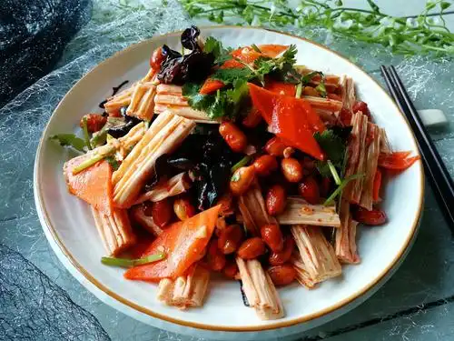 过年做凉拌菜首选这个菜下酒下饭都不错端上桌非常受欢迎